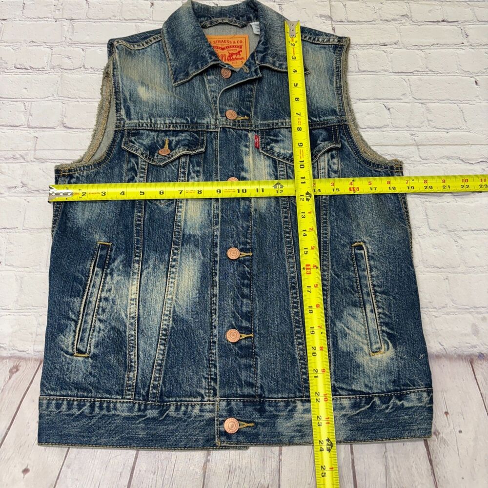 Levi's Men Sleeveless Trucker Denim Jean Vest Jacket Size Small C055 -22 - Picture 2 of 13